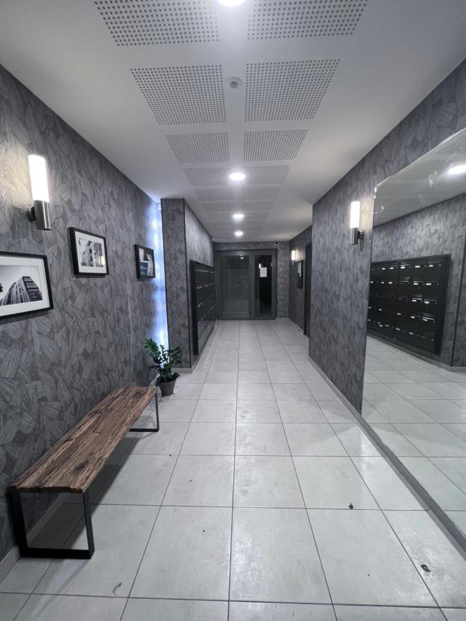 Chambre Privee Dans Un Appartement A 37 Min De Champs Elysees Sartrouville Exterior foto